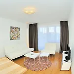 Cozy 1br Near With Balcony - Mill 422 Apartment