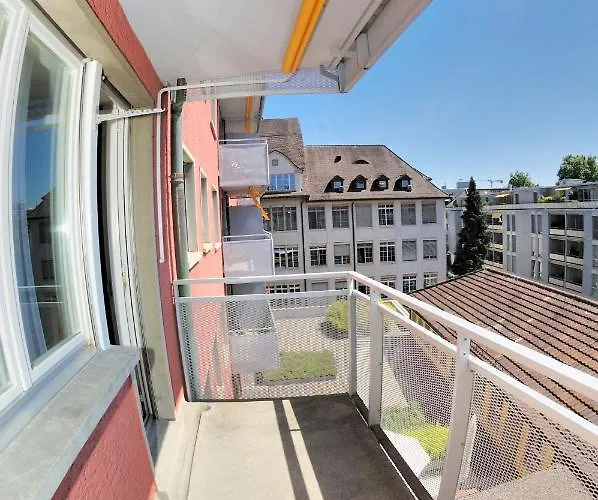 Cozy 1br Near With Balcony - Mill 422 취리히