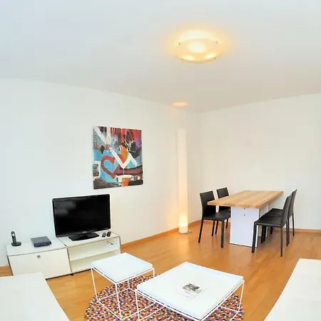 Apartment Cozy 1br Near With Balcony - Mill 422