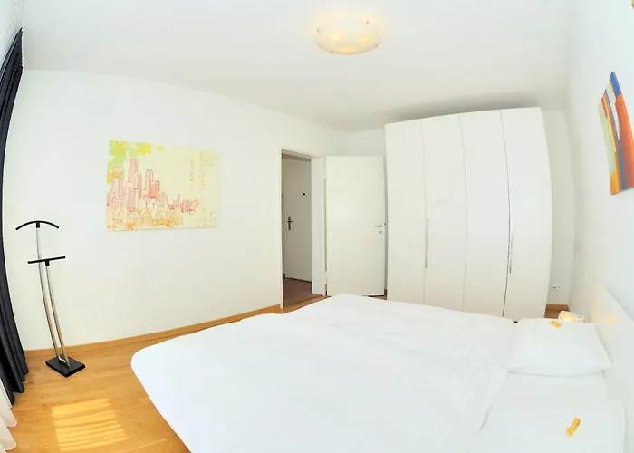 Lejlighed Cozy 1br Near With Balcony - Mill 422 *