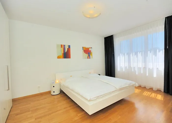 Lejlighed Cozy 1br Near With Balcony - Mill 422 *